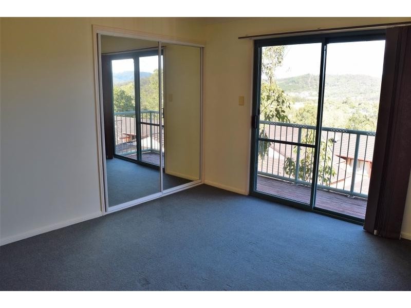 6 Crestridge Crescent, Oxenford QLD 4210
