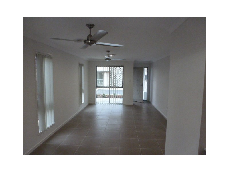 86 Carselgrove Ave, Fitzgibbon QLD 4018