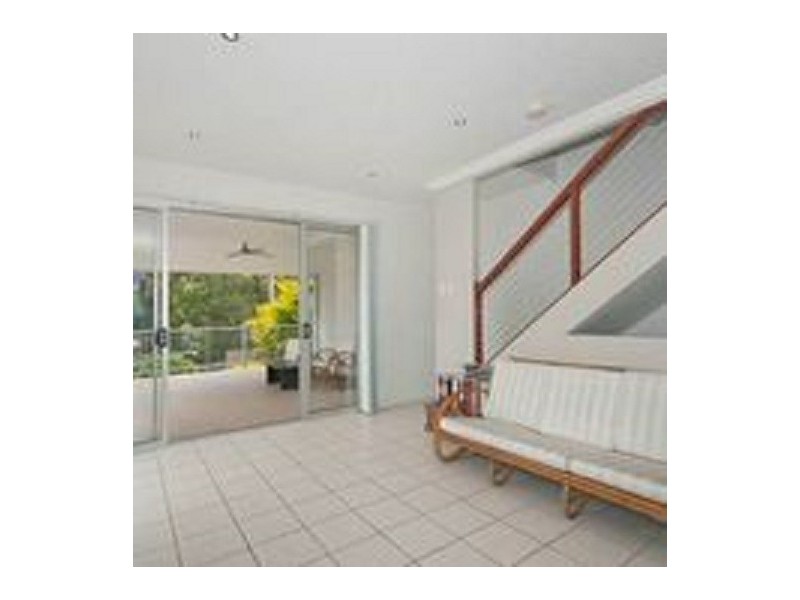 2/106 Carmody Road, St Lucia QLD 4067
