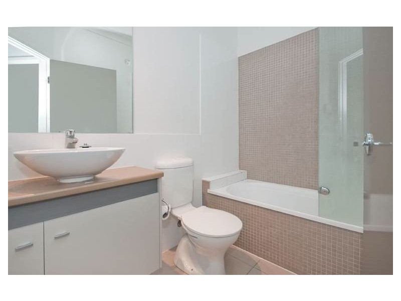 2/106 Carmody Road, St Lucia QLD 4067