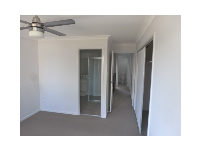86 Carselgrove Ave, Fitzgibbon QLD 4018