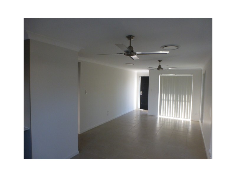 86 Carselgrove Ave, Fitzgibbon QLD 4018