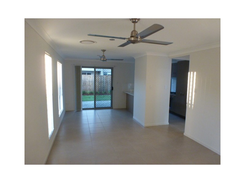 86 Carselgrove Ave, Fitzgibbon QLD 4018