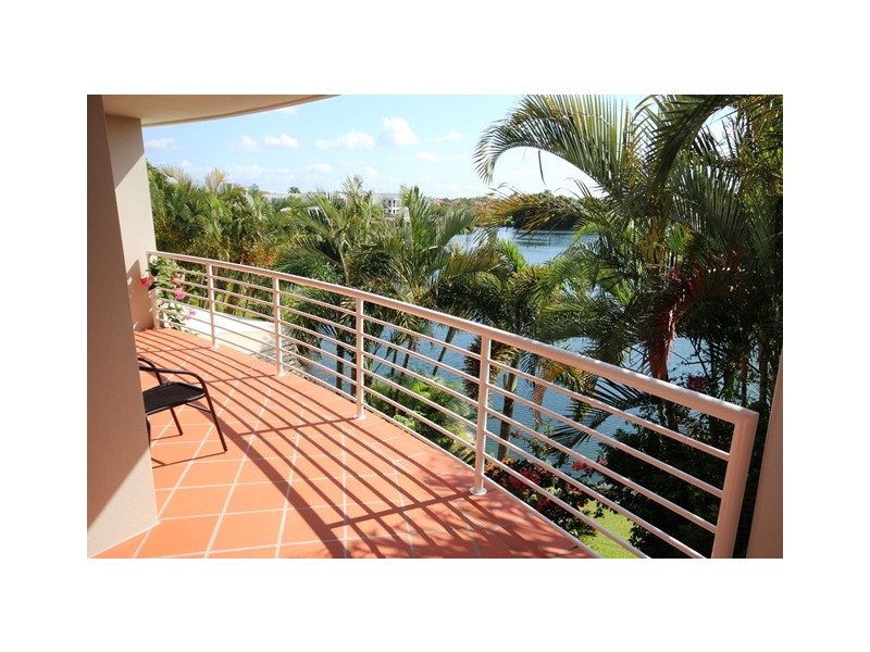 70/117 Palm Meadows Drive, Carrara QLD 4211