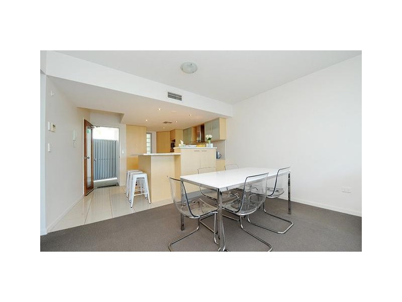 32/51 Grand Parade, Kawana Island QLD 4575