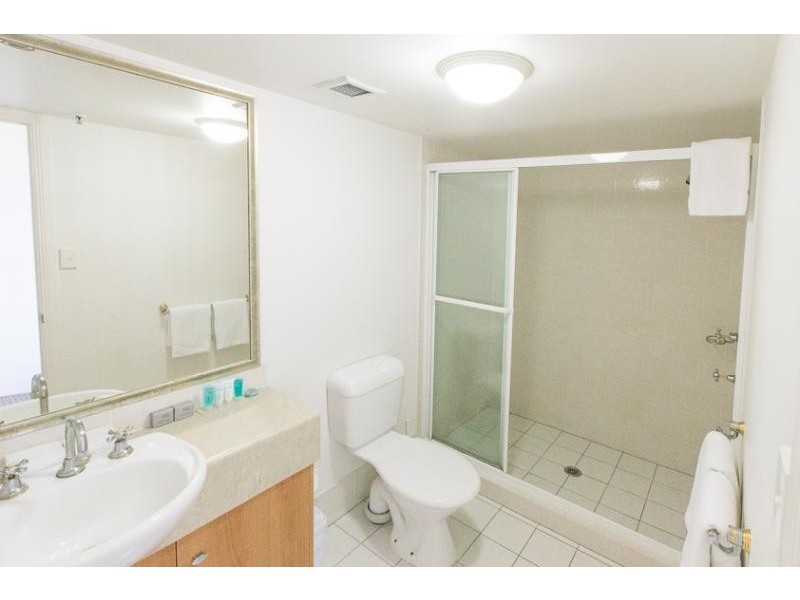 2073/2633 Gold Coast Highway, Broadbeach QLD 4218