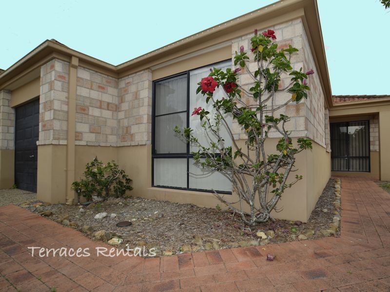 1a/24 Amsonia Court,, Arundel QLD 4214