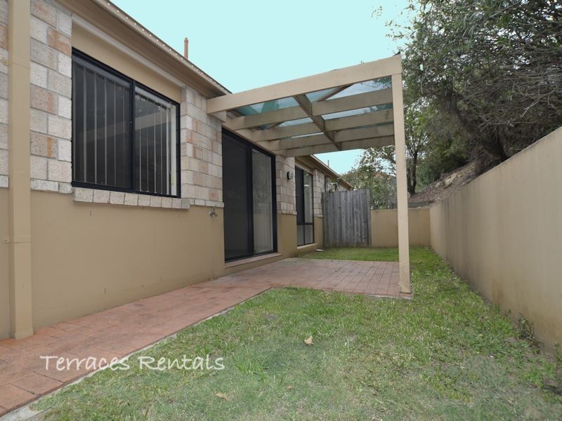 1a/24 Amsonia Court,, Arundel QLD 4214