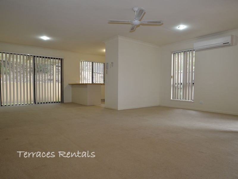 1a/24 Amsonia Court,, Arundel QLD 4214