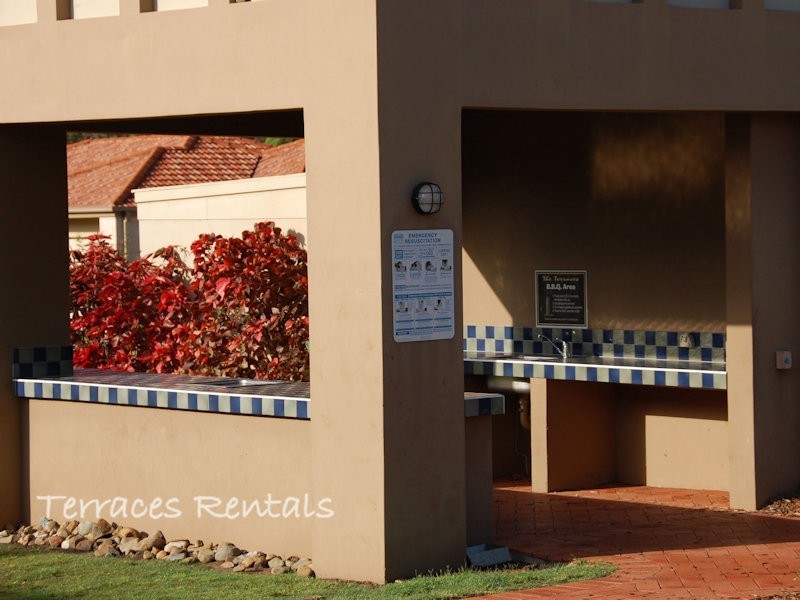 1a/24 Amsonia Court,, Arundel QLD 4214