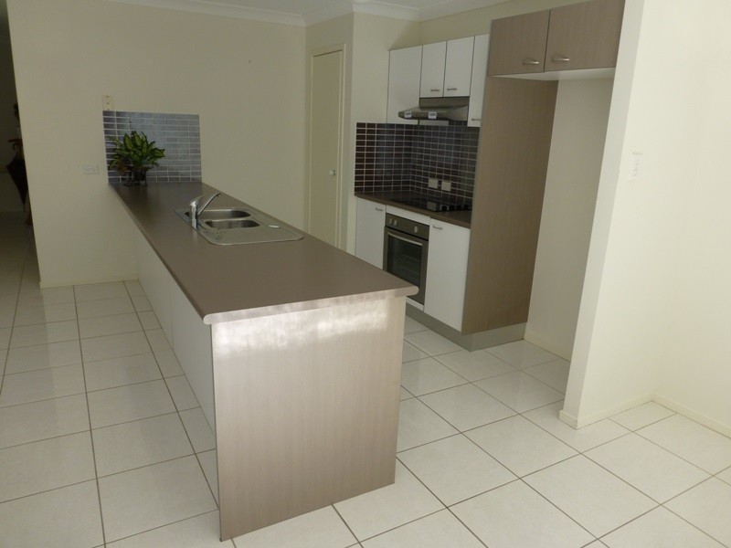 &/30 Carmarthen Circuit, Pacific Pines QLD 4211