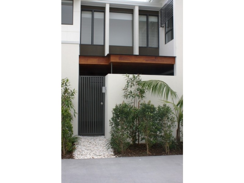 A2/9 Moores Crescent, Varsity Lakes QLD 4227
