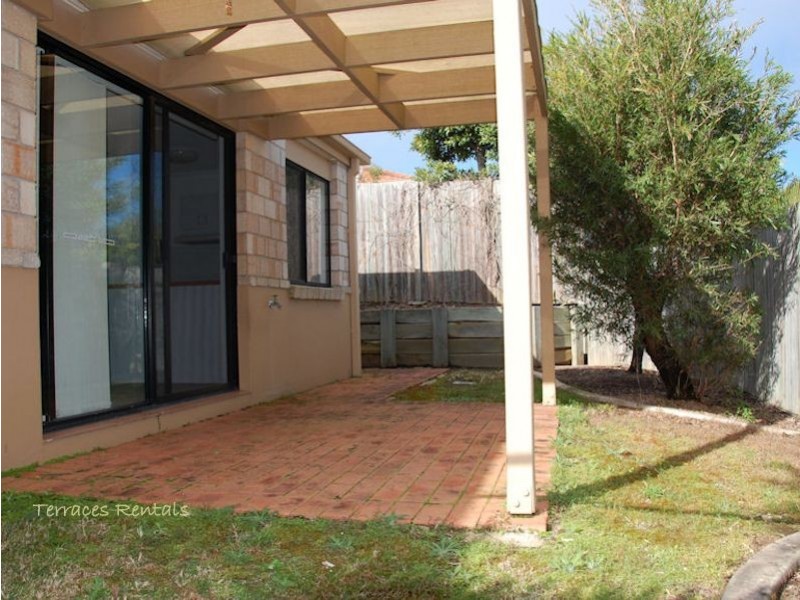 1a/24 Amsonia Court,, Arundel QLD 4214