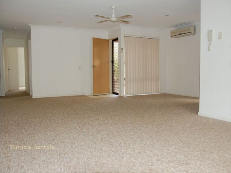 1a/24 Amsonia Court,, Arundel QLD 4214