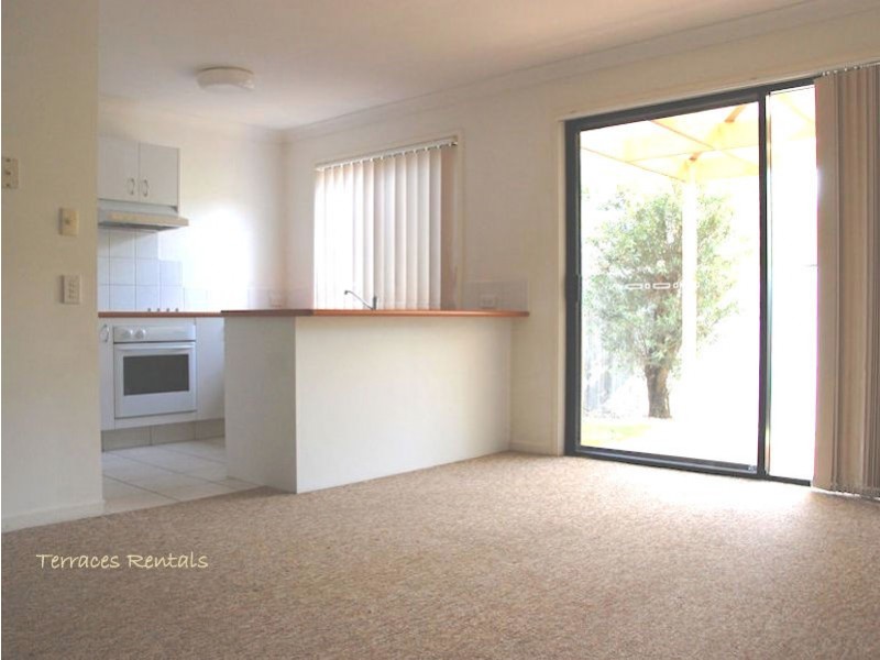1a/24 Amsonia Court,, Arundel QLD 4214
