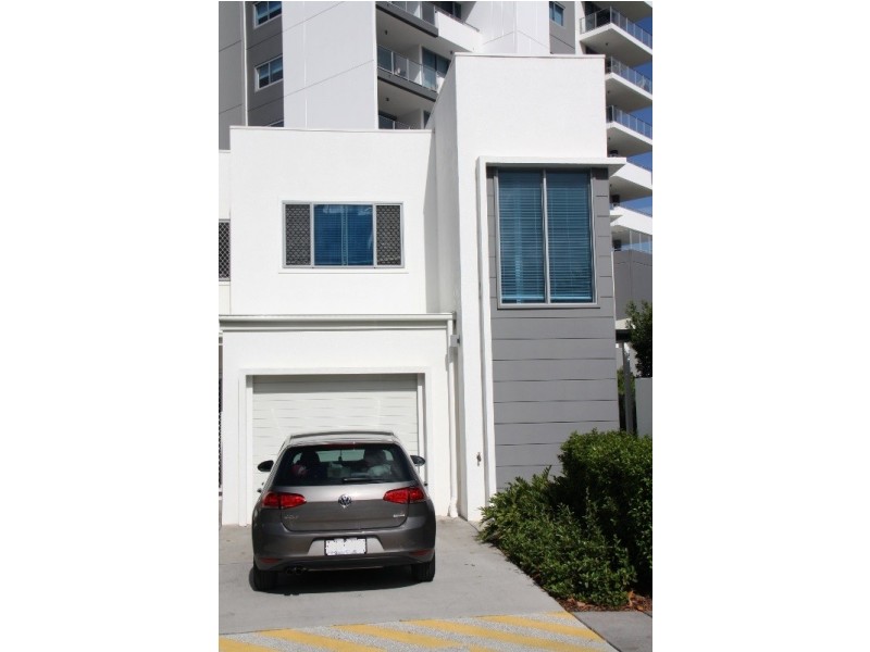 3 Compass Dr., Biggera Waters QLD 4216