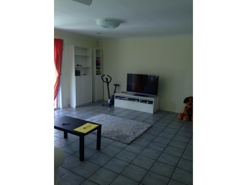 8 Dante Court, Arundel QLD 4214