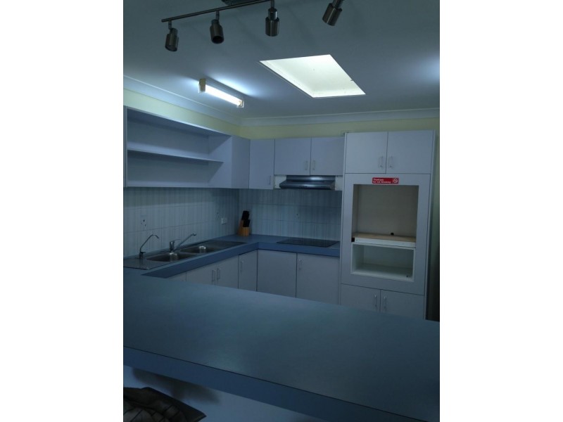 8 Dante Court, Arundel QLD 4214