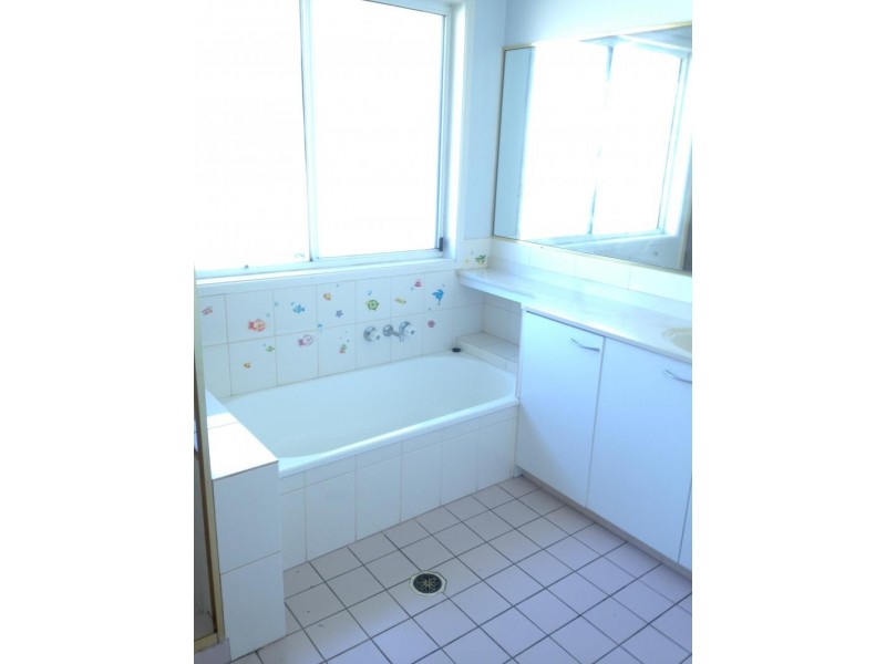 8 Dante Court, Arundel QLD 4214