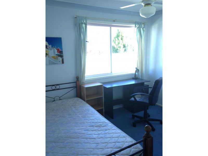 8 Dante Court, Arundel QLD 4214