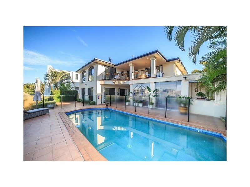 * Clear Is Waters, Clear Island Waters QLD 4226