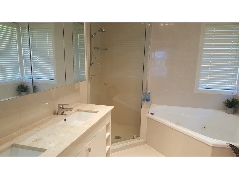 * Clear Is Waters, Clear Island Waters QLD 4226