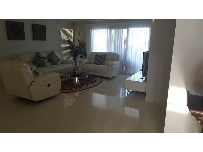 * Clear Is Waters, Clear Island Waters QLD 4226