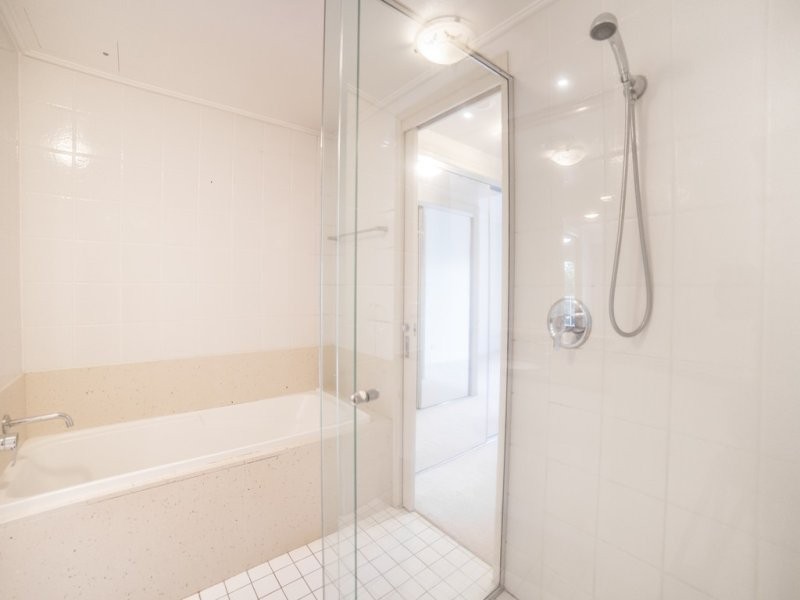 1 Lennie Avenue, Main Beach QLD 4217