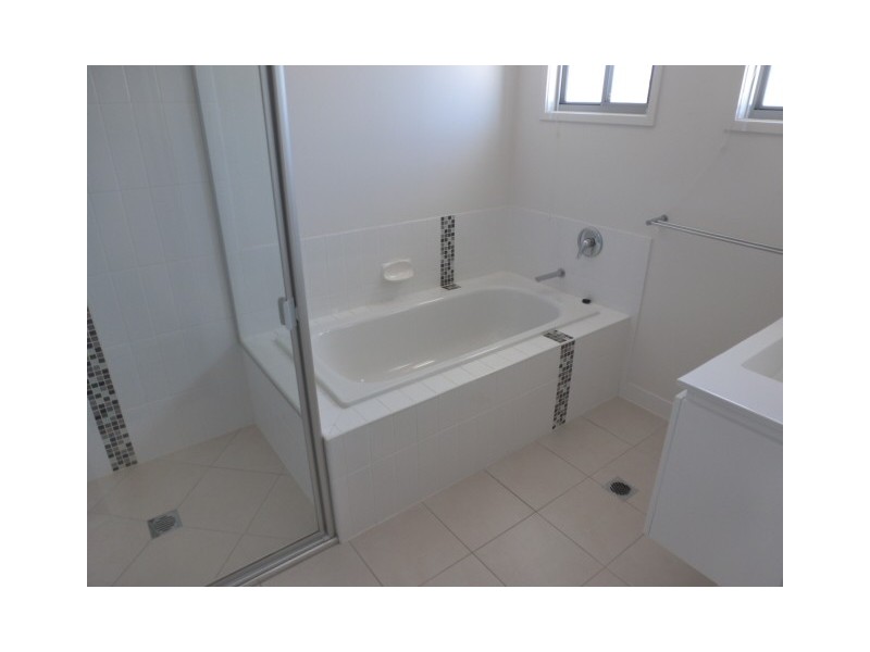 86 Carselgrove Ave, Fitzgibbon QLD 4018