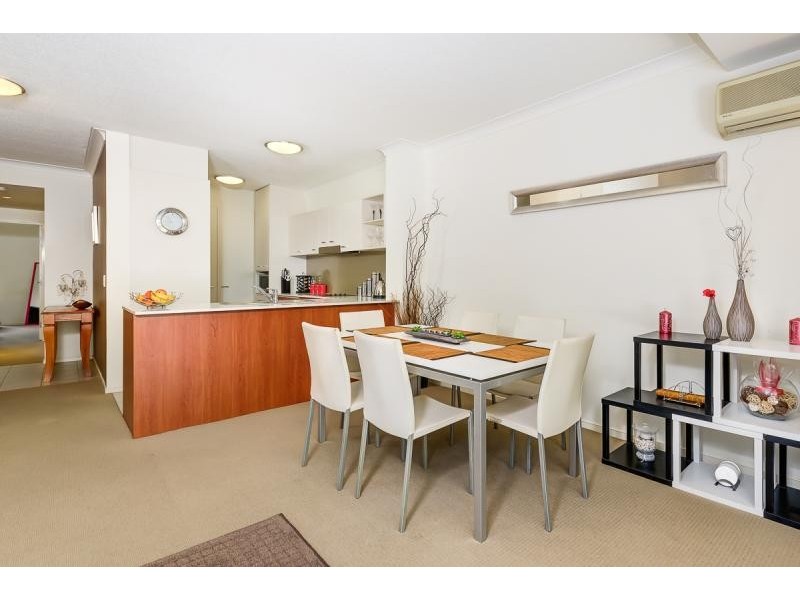 13 Bright Avenue, Labrador QLD 4215