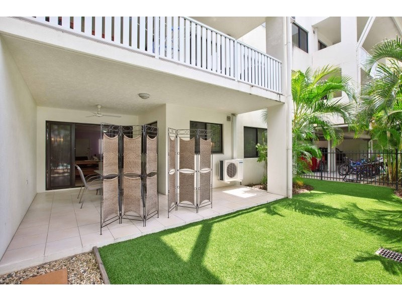 2/44 Pease street, Manoora QLD 4870