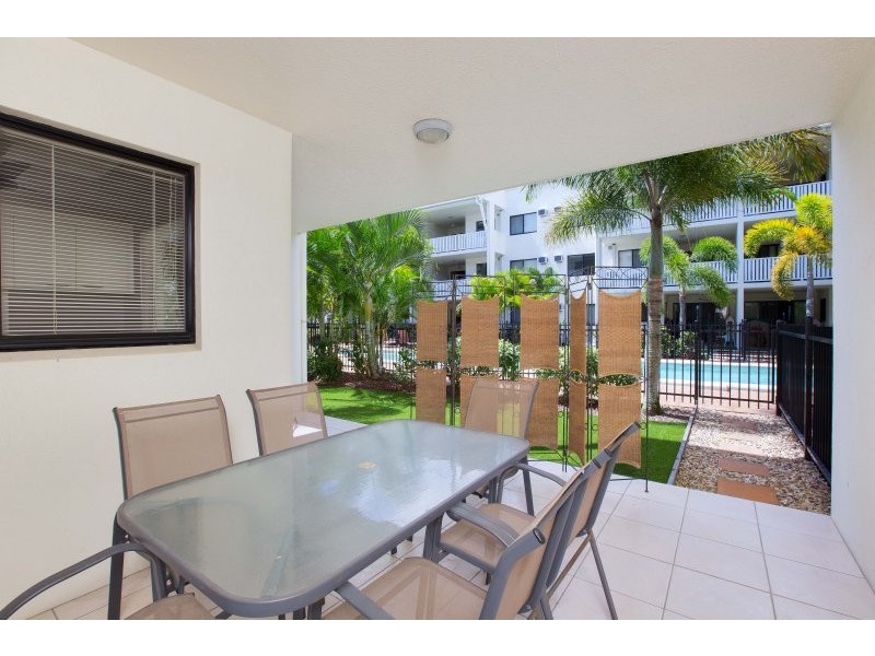 2/44 Pease street, Manoora QLD 4870
