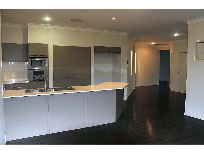 7 Meadow Court, Maudsland QLD 4210