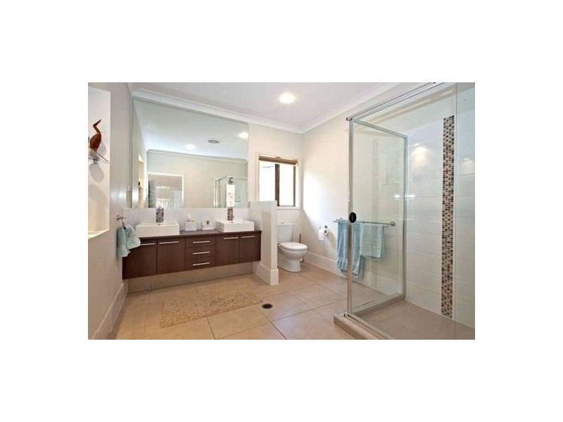 7 Meadow Court, Maudsland QLD 4210