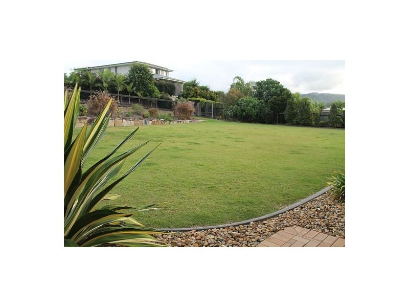 7 Meadow Court, Maudsland QLD 4210