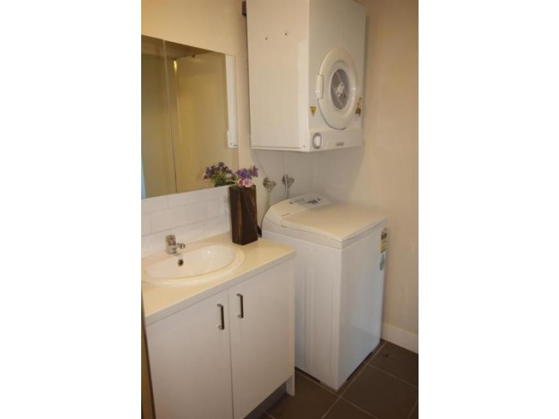 2/803 MAIN STREET, Kangaroo Point QLD 4169