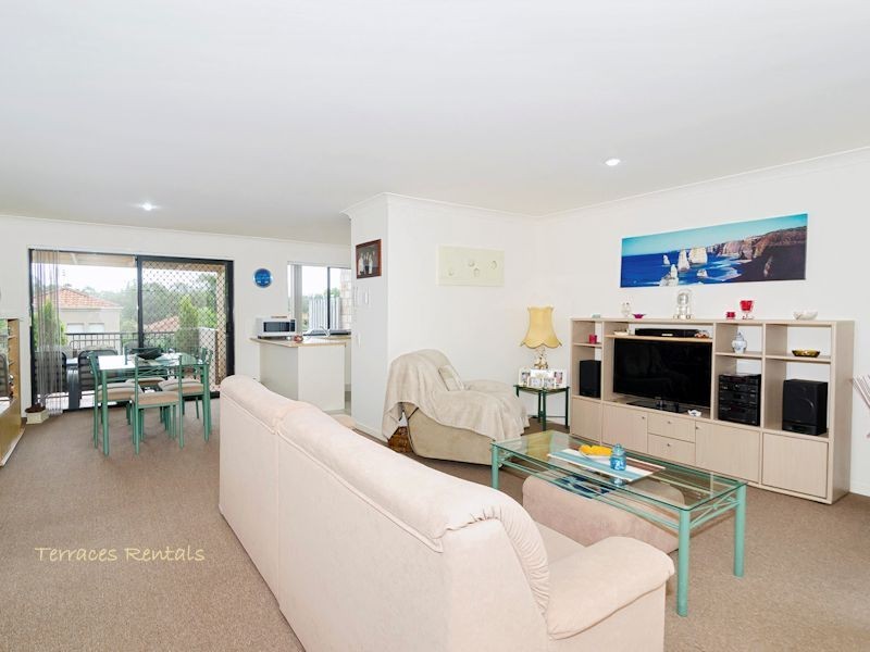 1A/24 Amsonia Court,, Arundel QLD 4214