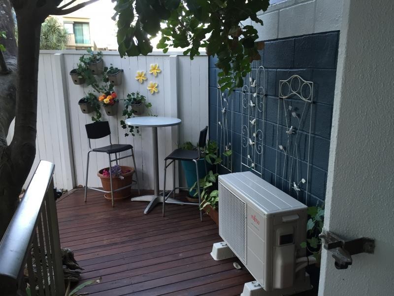 2/3576 Main Beach Parade, Main Beach QLD 4217