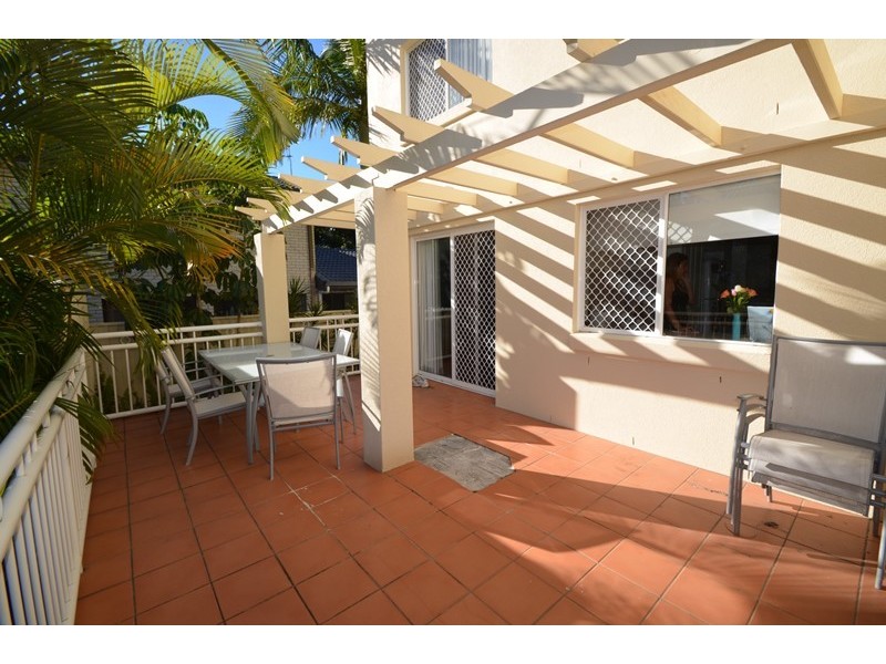 1/37 Mawarra Street, Chevron Island QLD 4217