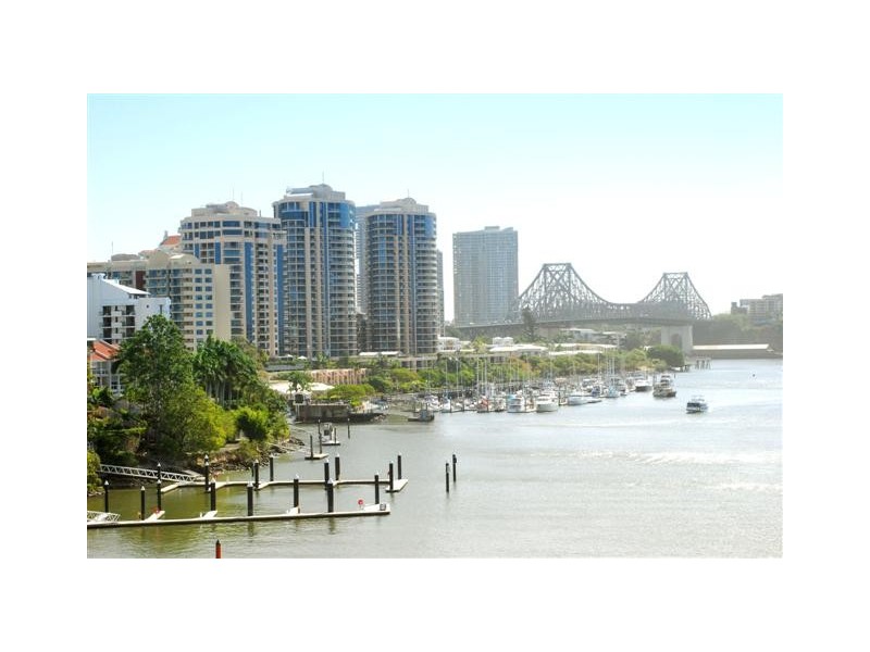 98 Thorn St, Kangaroo Point QLD 4169
