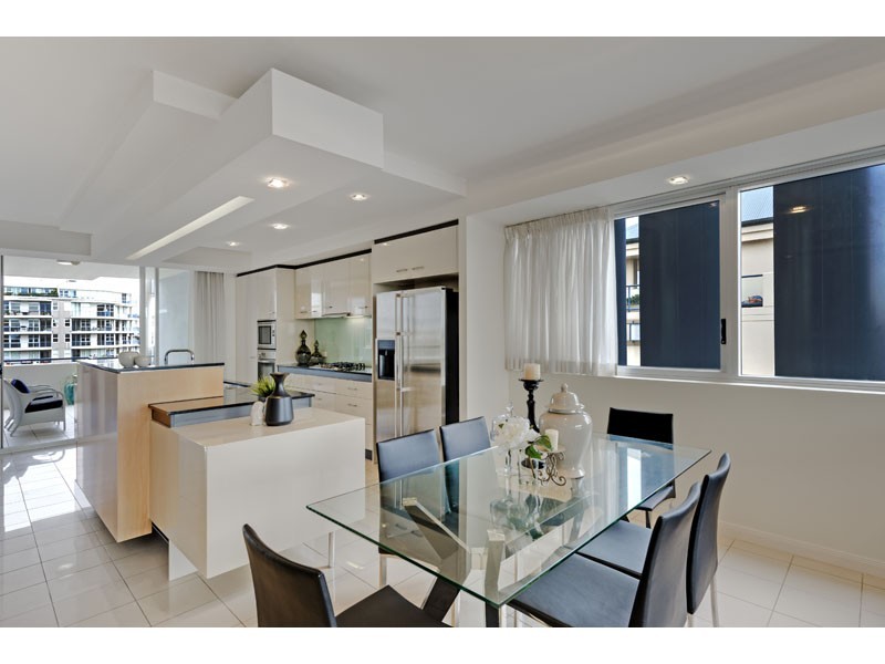 98 Thorn St, Kangaroo Point QLD 4169