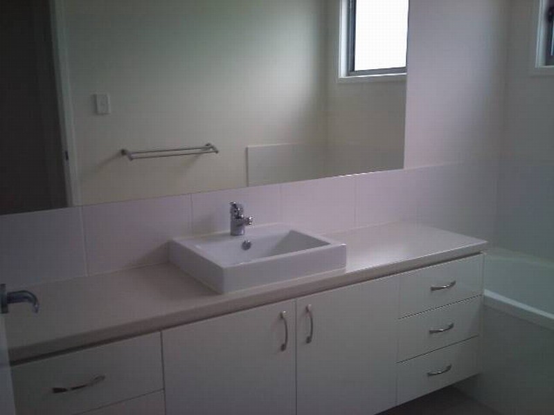 2/2 Marks Drive, Varsity Lakes QLD 4227