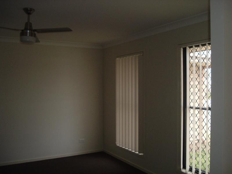 4 Shearwater Street, Loganlea QLD 4131
