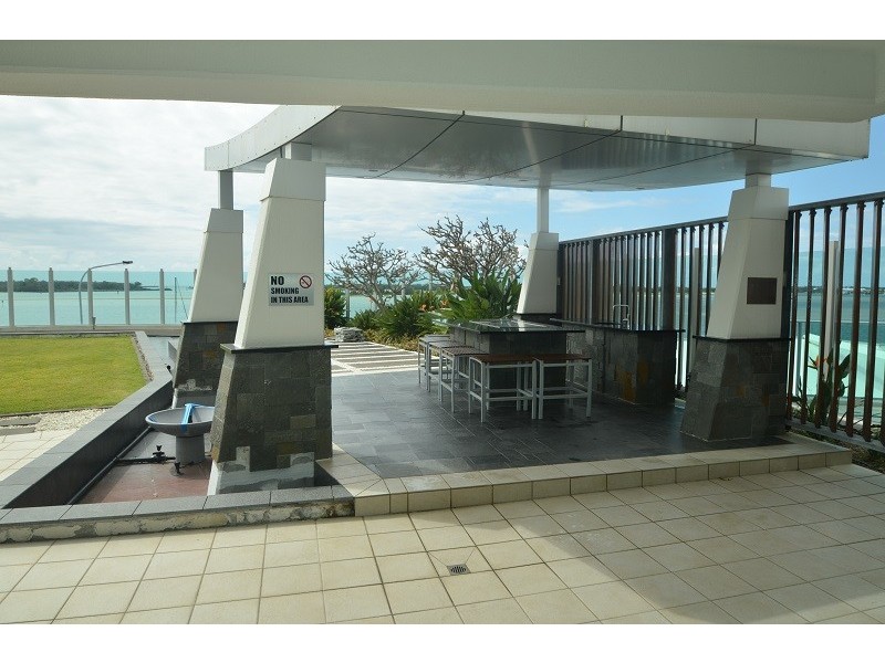 300 Marine Parade, Labrador QLD 4215