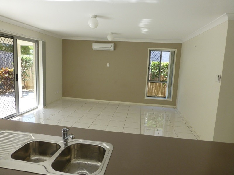 &/30 Carmarthen Circuit, Pacific Pines QLD 4211