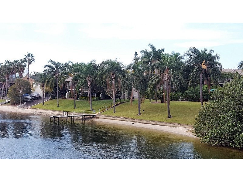 111 Markeri Street, Mermaid Waters QLD 4218