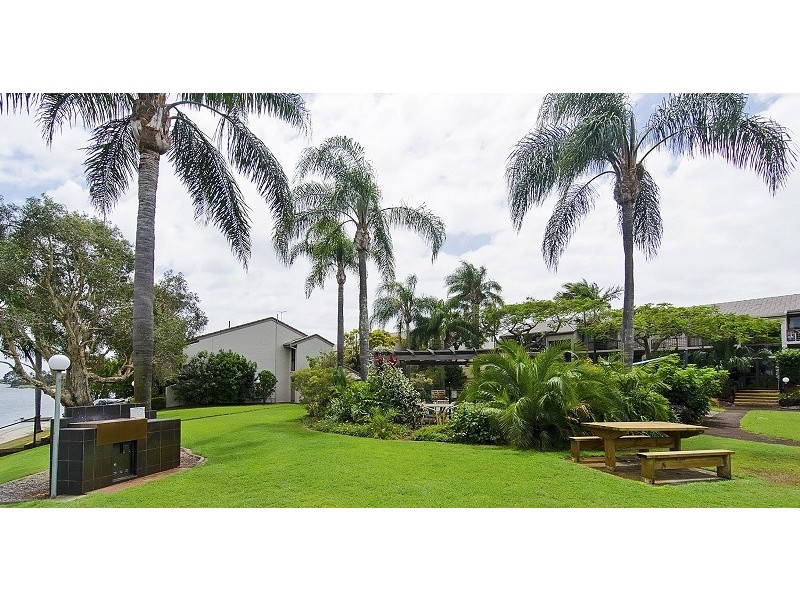 111 Markeri Street, Mermaid Waters QLD 4218