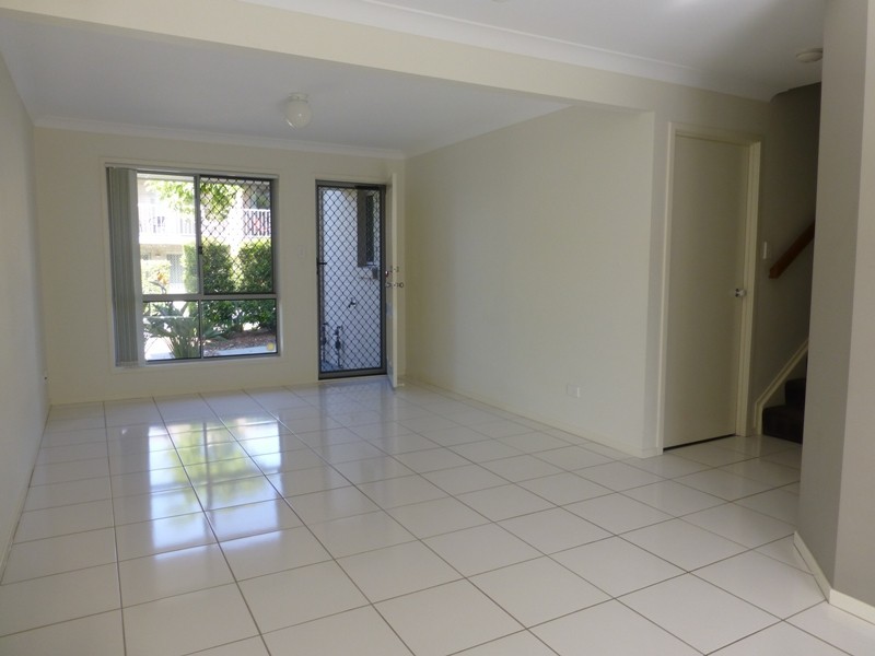 &/30 Carmarthen Circuit, Pacific Pines QLD 4211