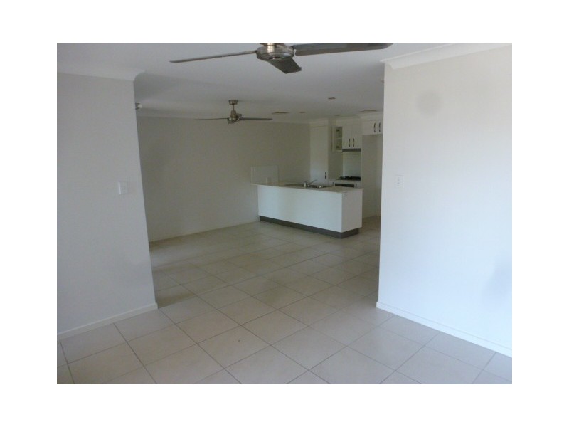 86 Carselgrove Ave, Fitzgibbon QLD 4018