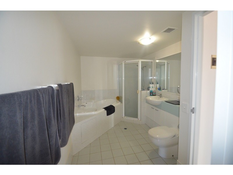 32 Surf Parade, Broadbeach QLD 4218